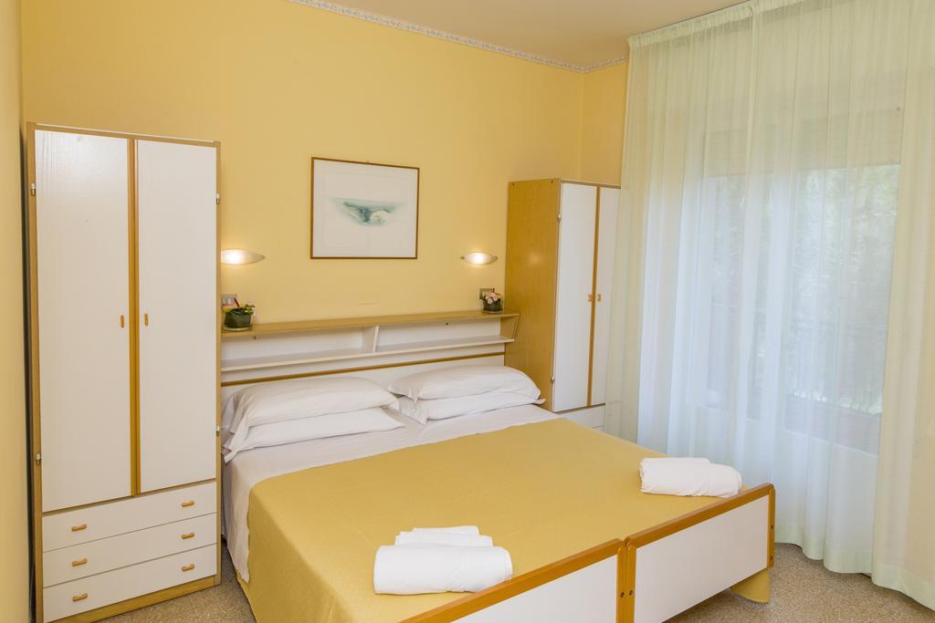 Hotel Rita Риччоне Экстерьер фото